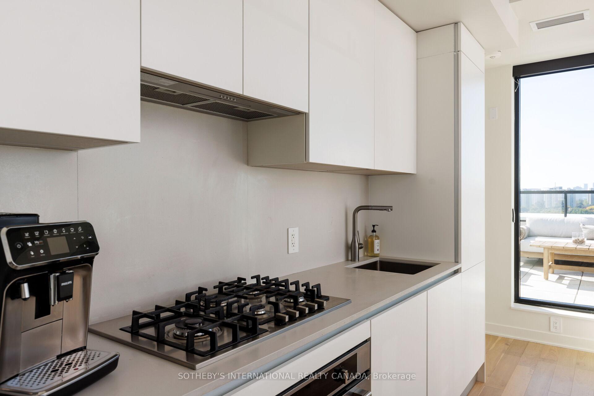 2720 Dundas Street W 903