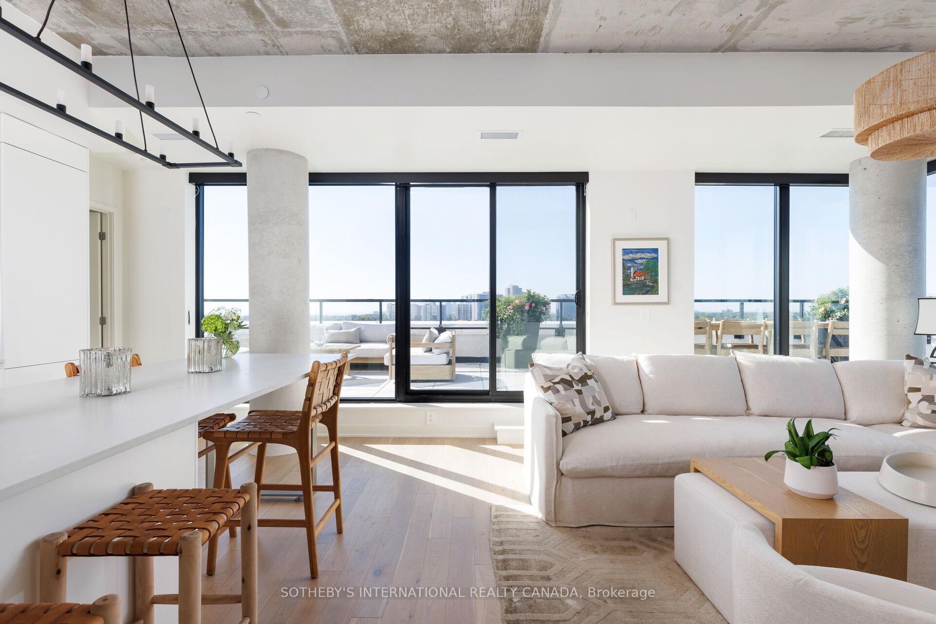 2720 Dundas Street W 903