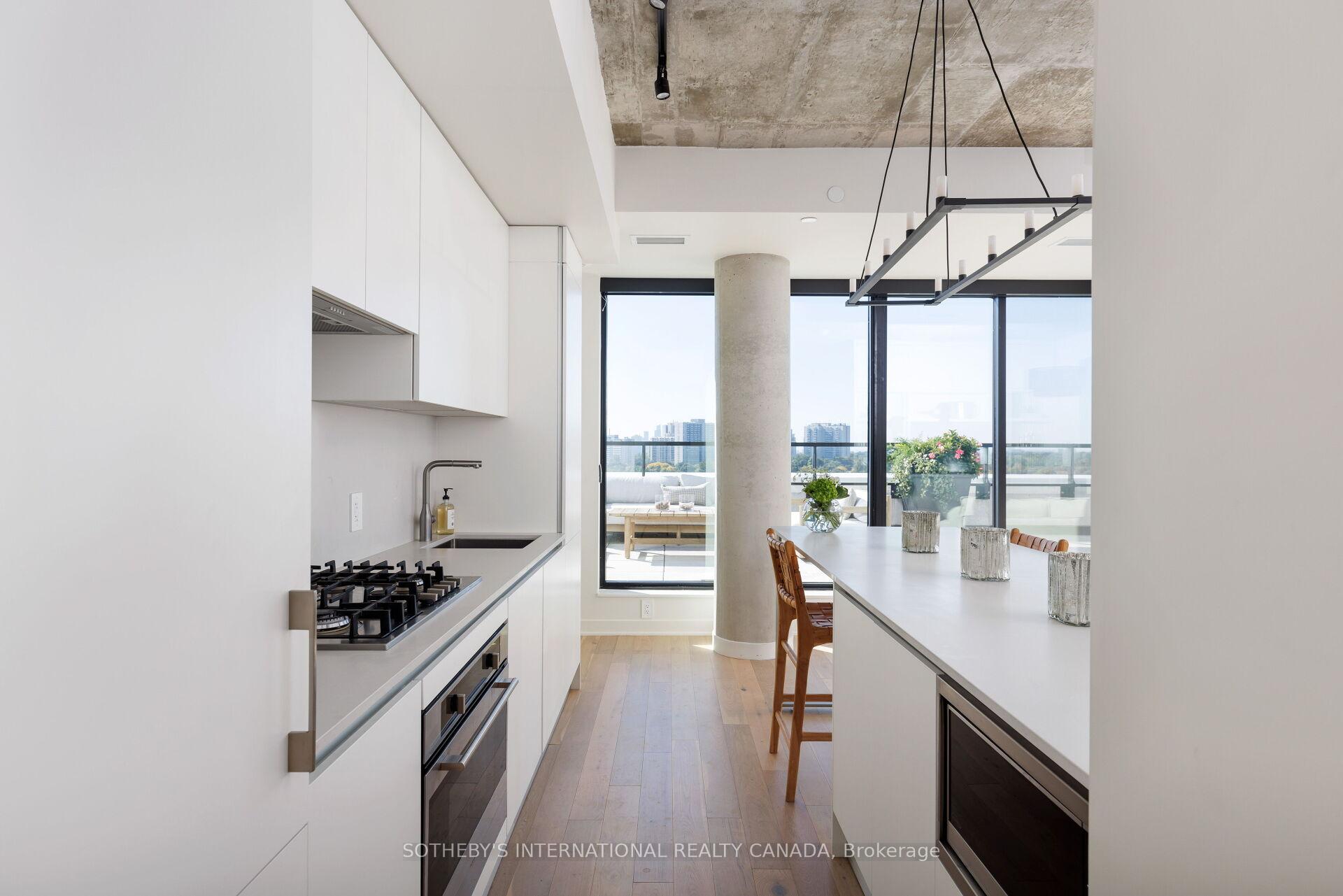 2720 Dundas Street W 903