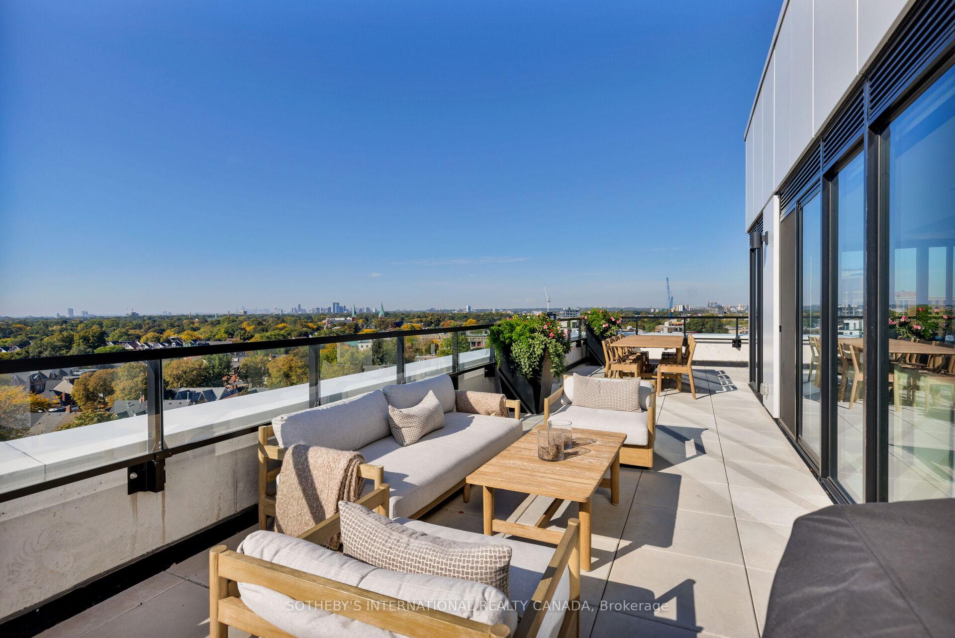 2720 Dundas Street W 903