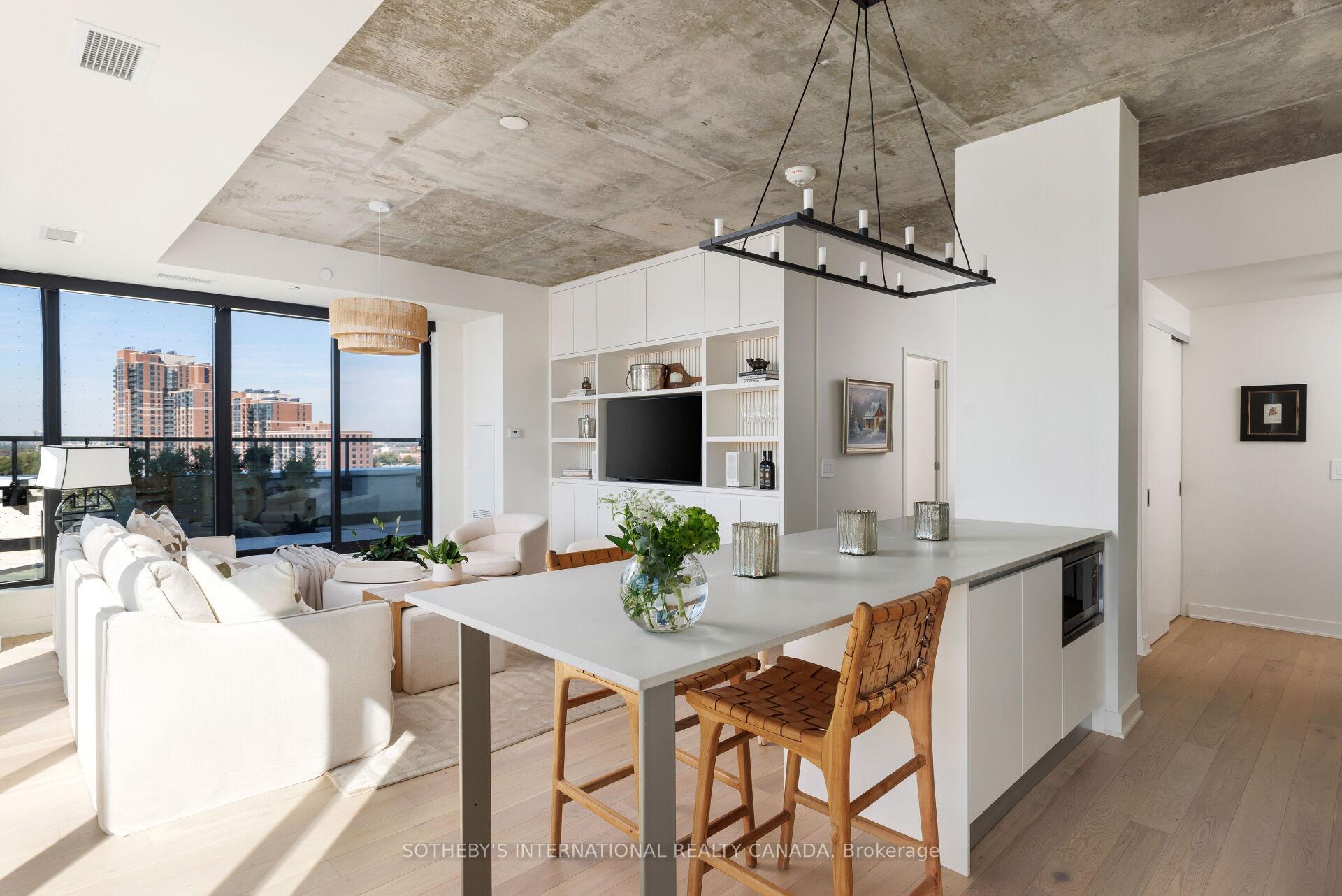 2720 Dundas Street W 903