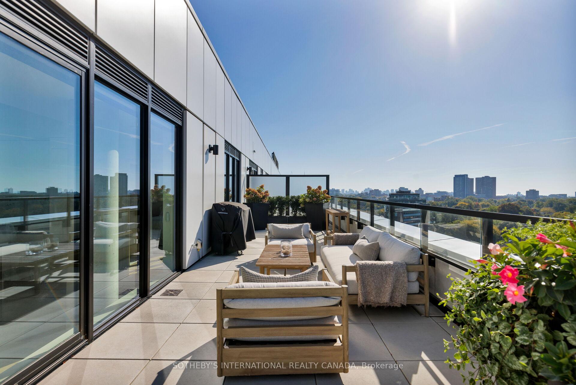 2720 Dundas Street W 903