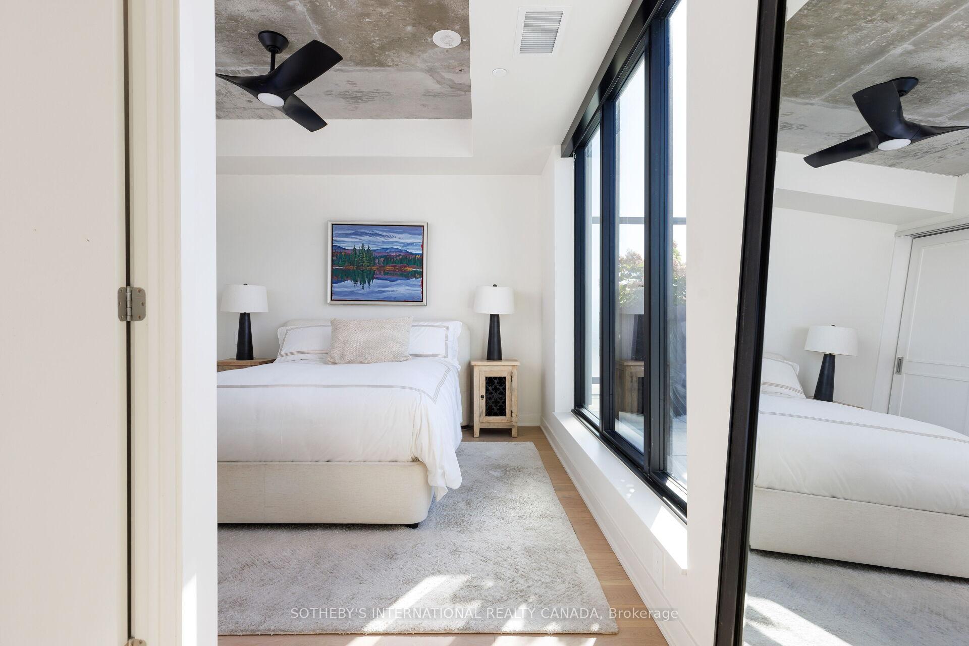 2720 Dundas Street W 903