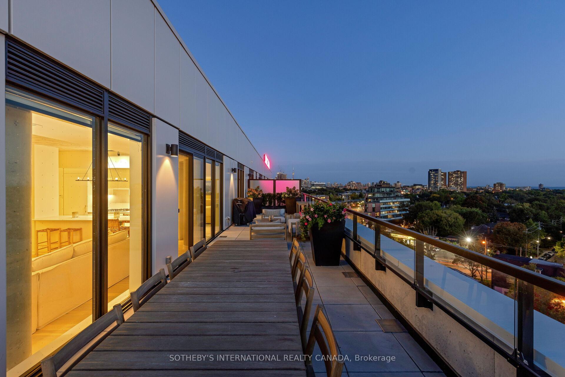 2720 Dundas Street W 903