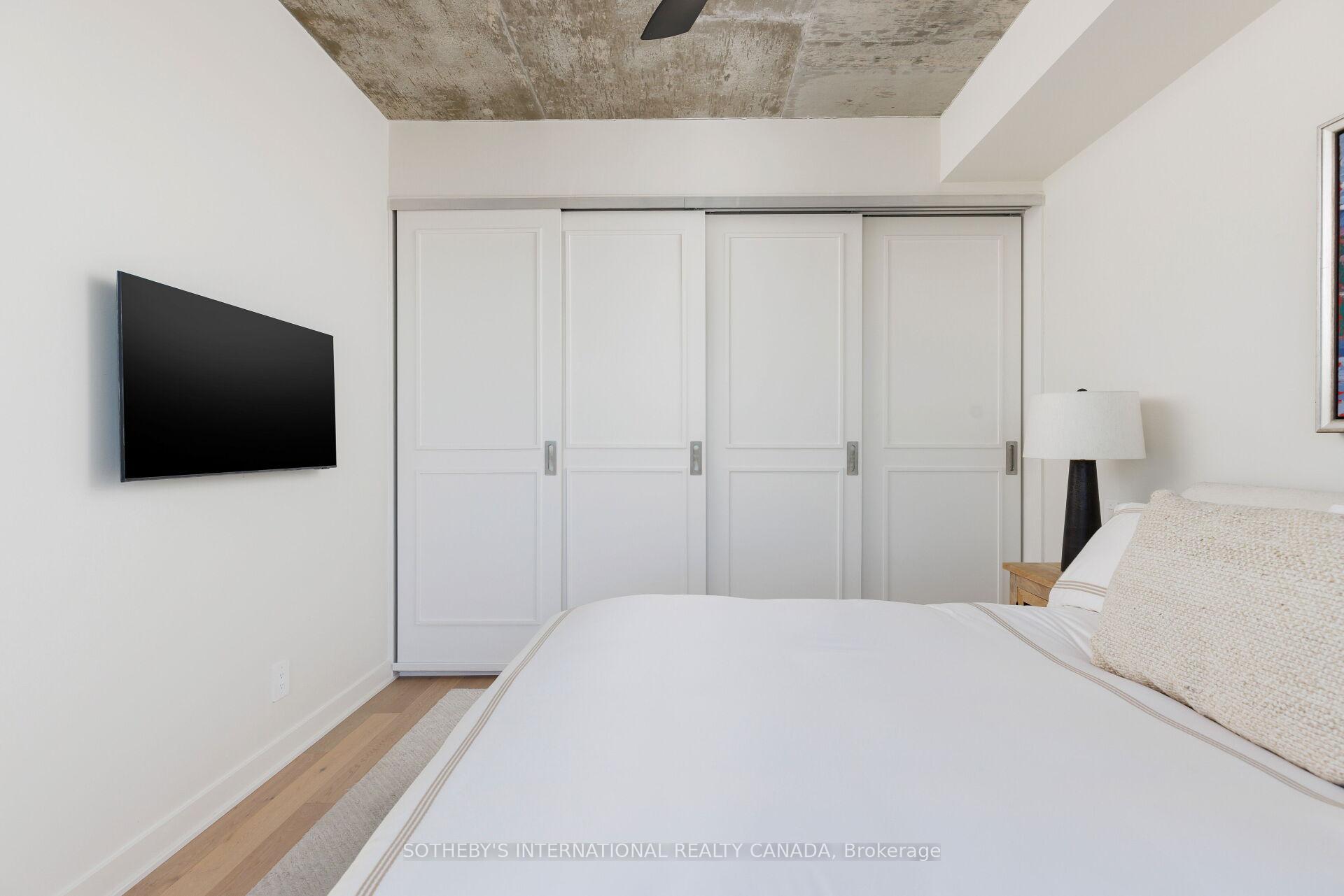 2720 Dundas Street W 903