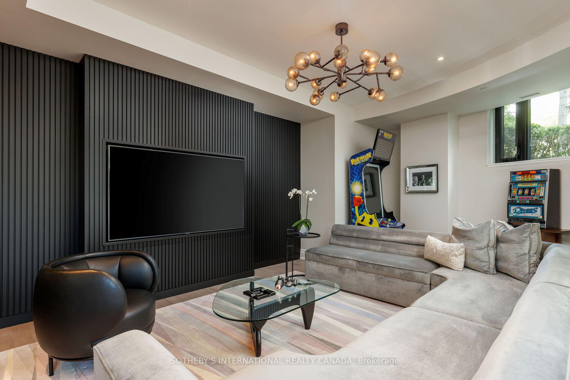 4 The Kingsway N/A TH 2