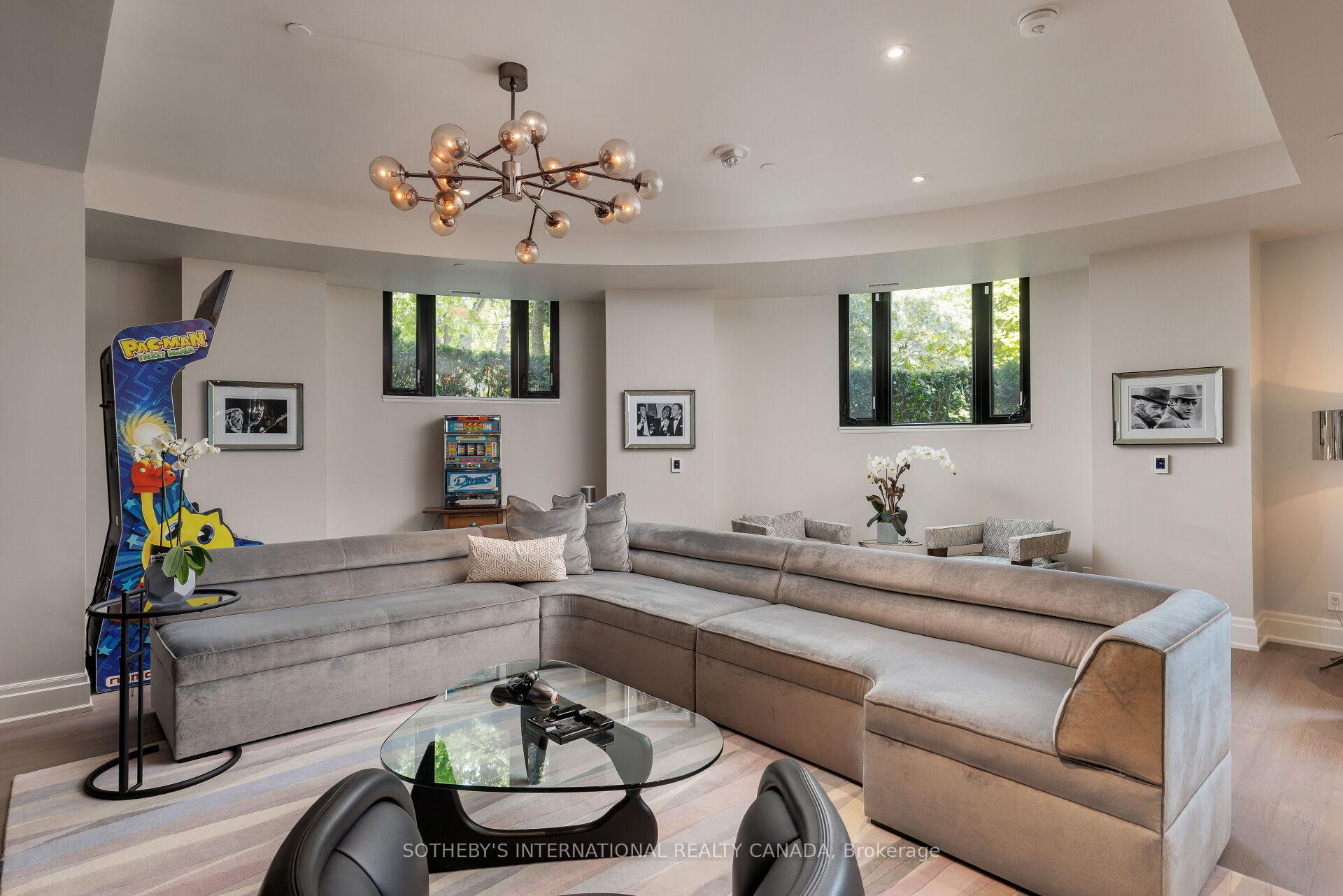 4 The Kingsway N/A TH 2