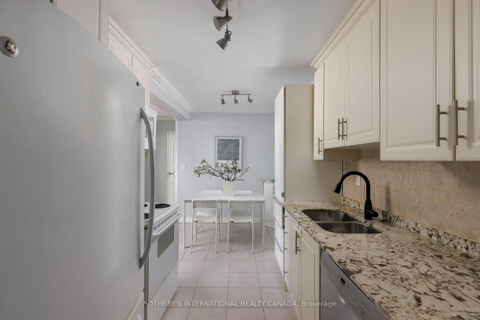 1515 Lakeshore Road E 1103