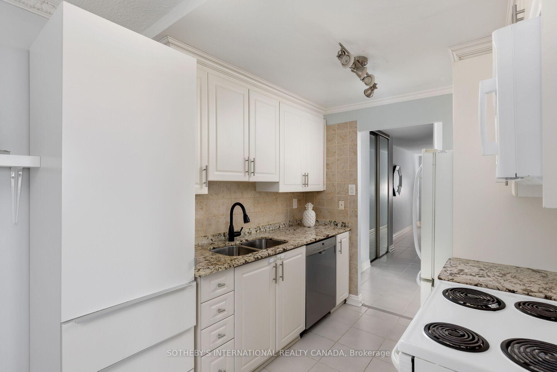 1515 Lakeshore Road E 1103