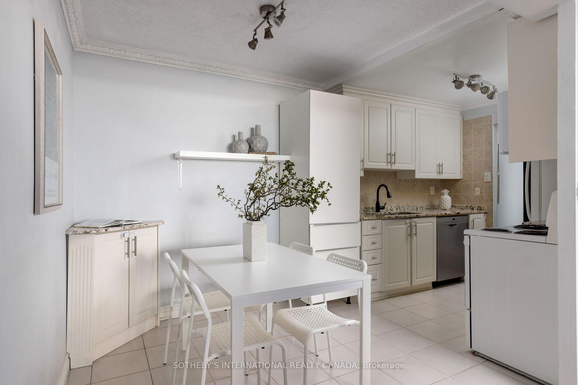 1515 Lakeshore Road E 1103