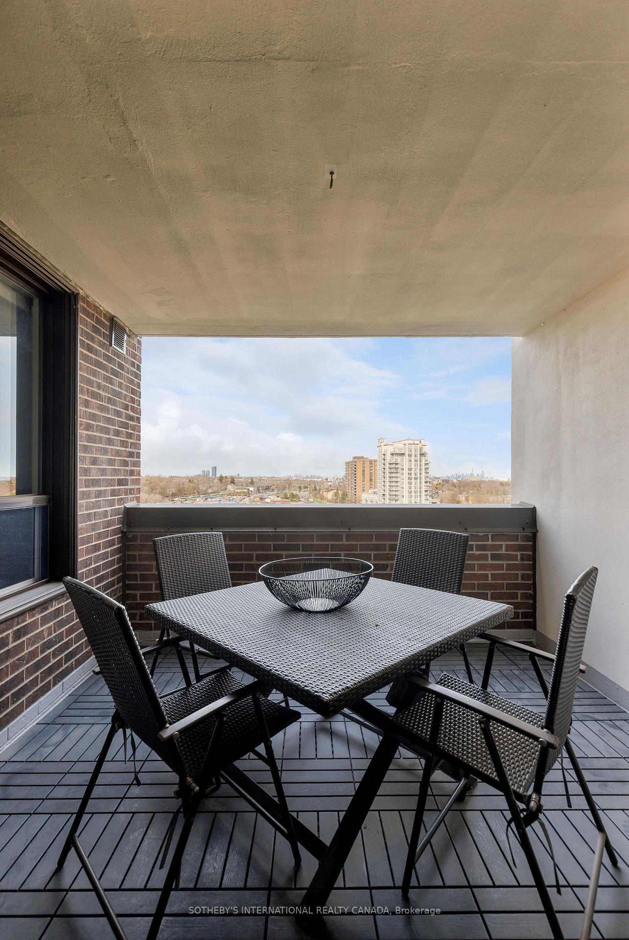 1515 Lakeshore Road E 1103