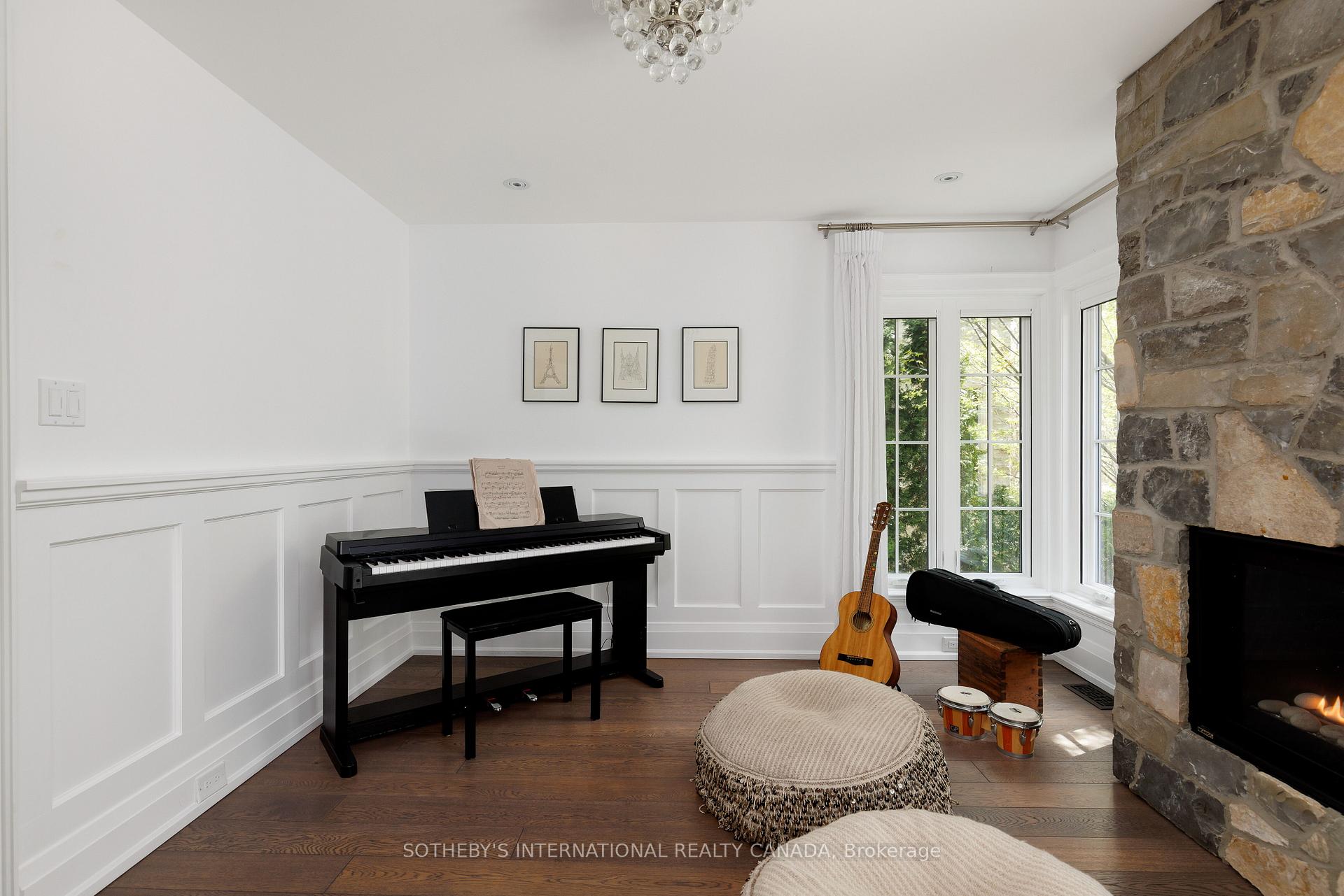 10 Queen Mary's Drive
