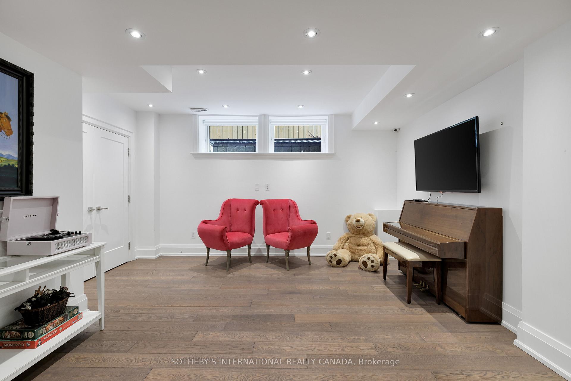 10 Queen Mary's Drive