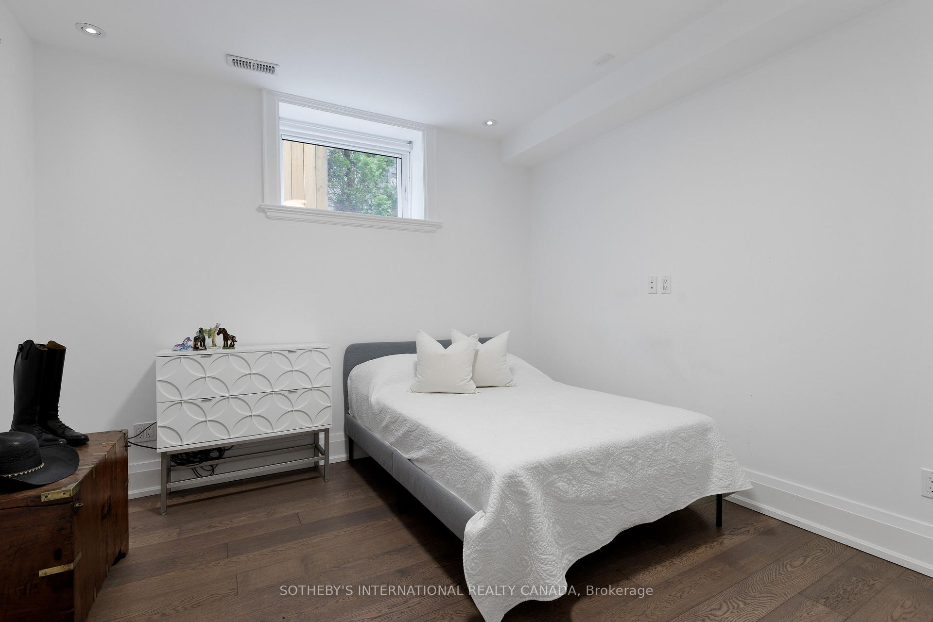 10 Queen Mary's Drive