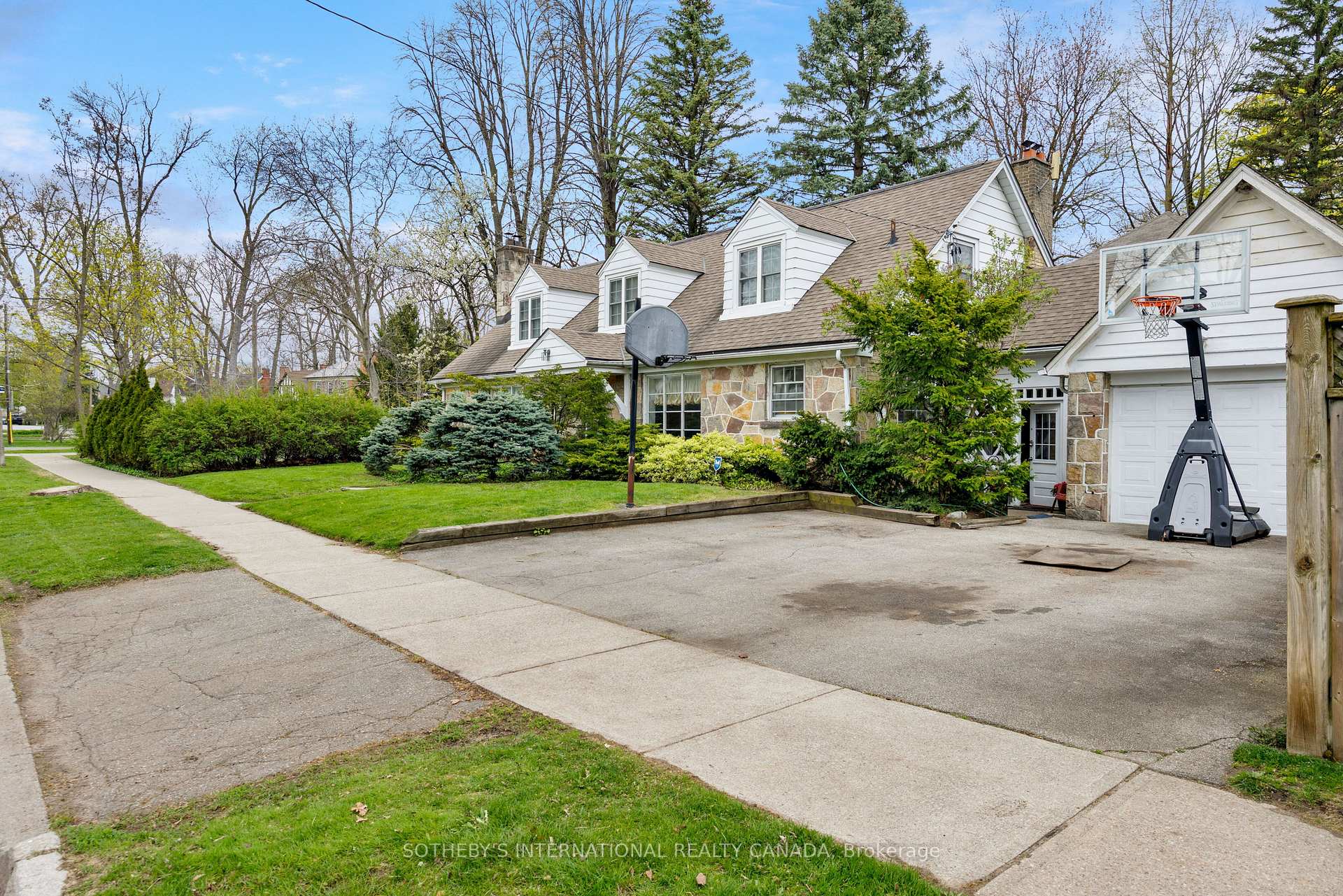 103 Willingdon Boulevard