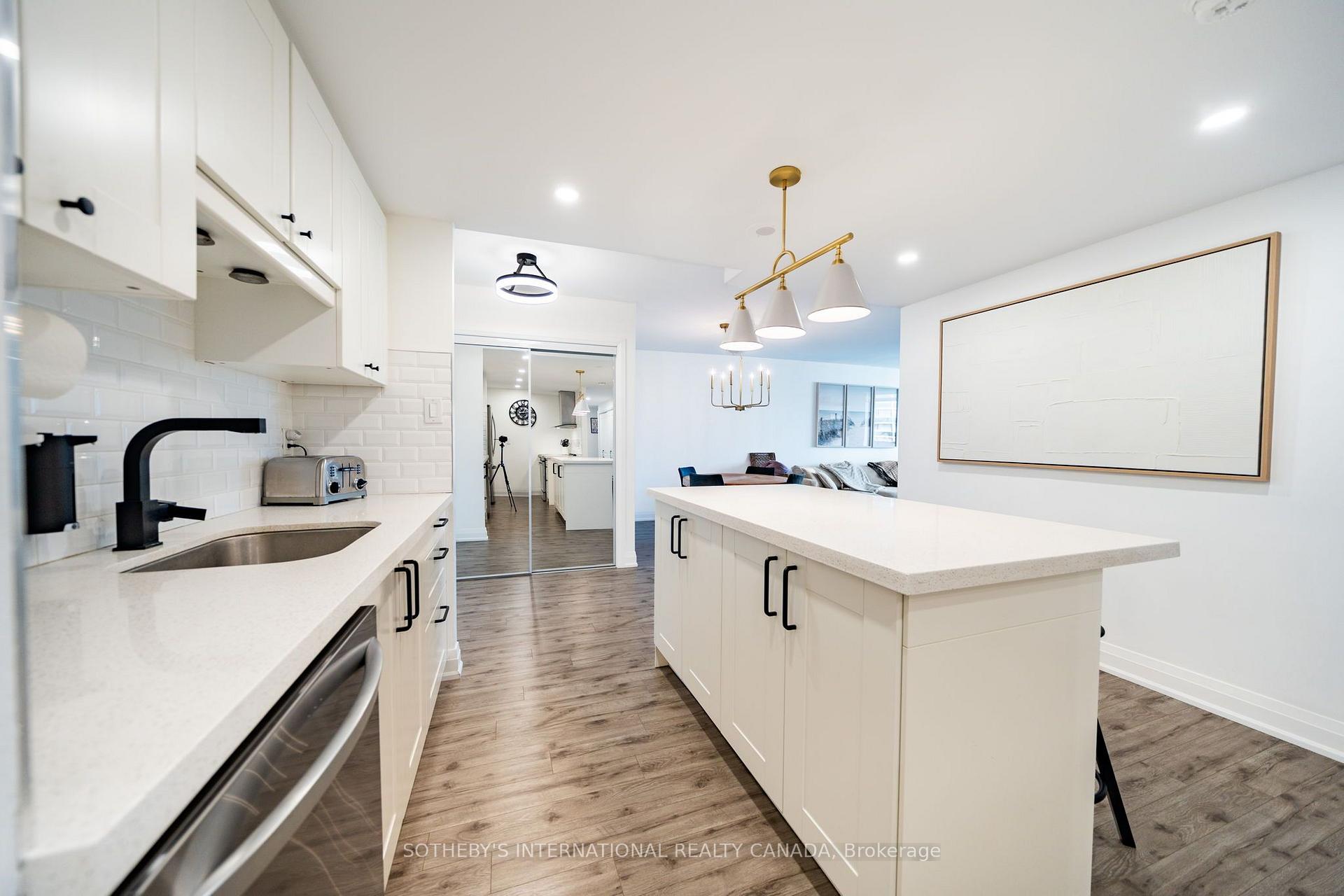 812 Burnhamthorpe Road 1110, Toronto Unit: 1110