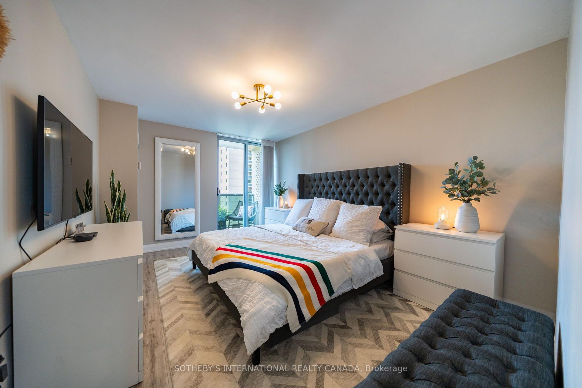 812 Burnhamthorpe Road 1110, Toronto Unit: 1110