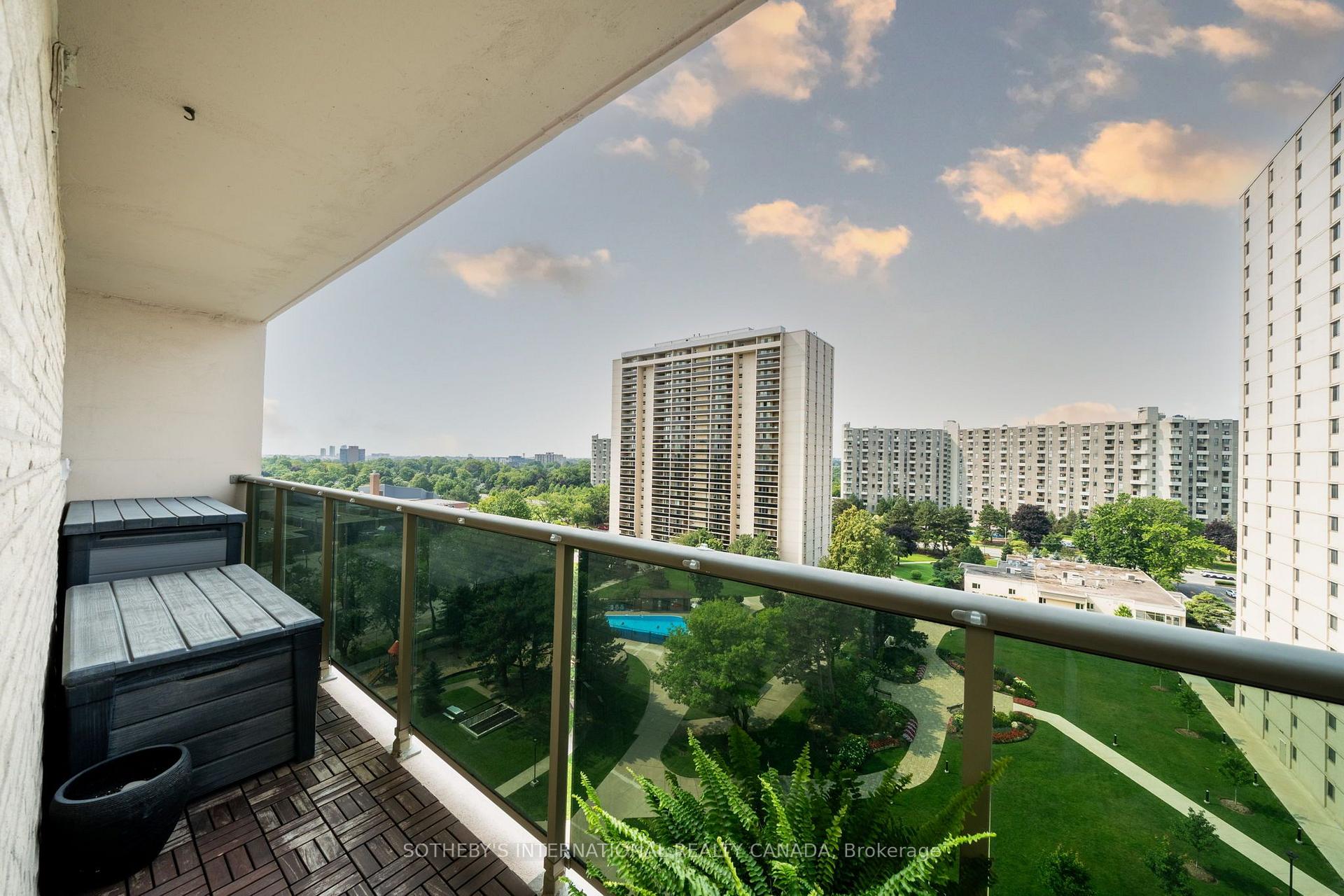 812 Burnhamthorpe Road 1110, Toronto Unit: 1110
