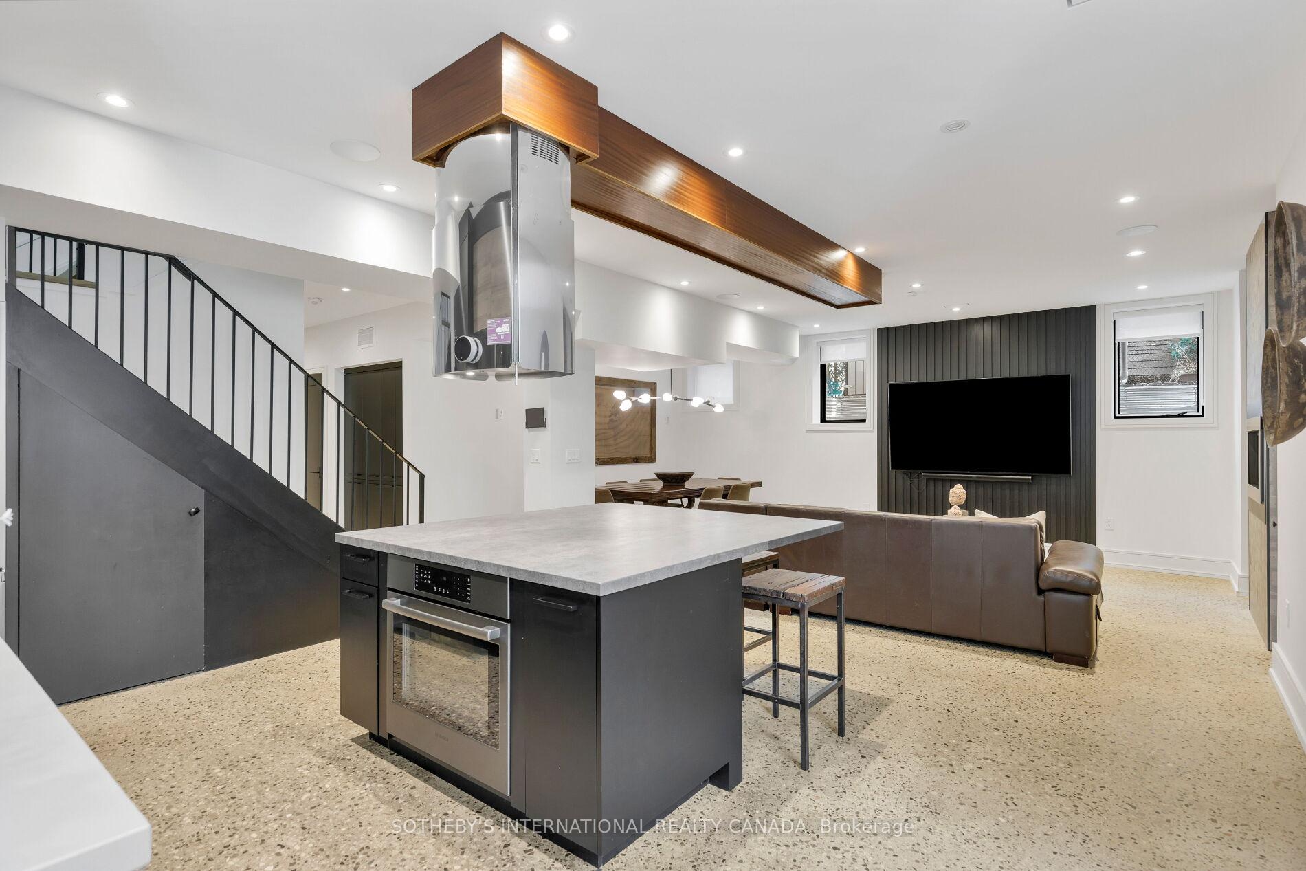 85 Kingsway Crescent, Toronto