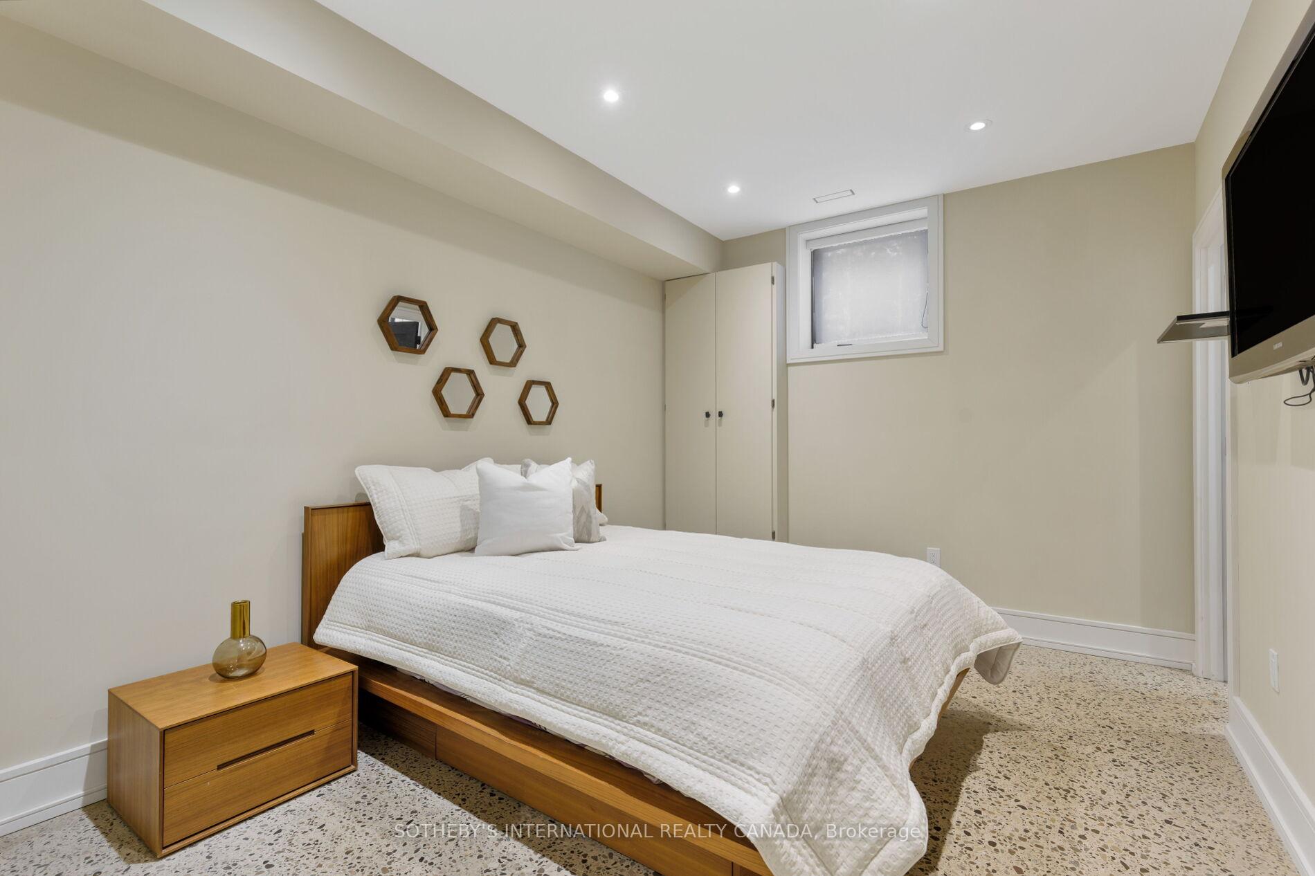 85 Kingsway Crescent, Toronto