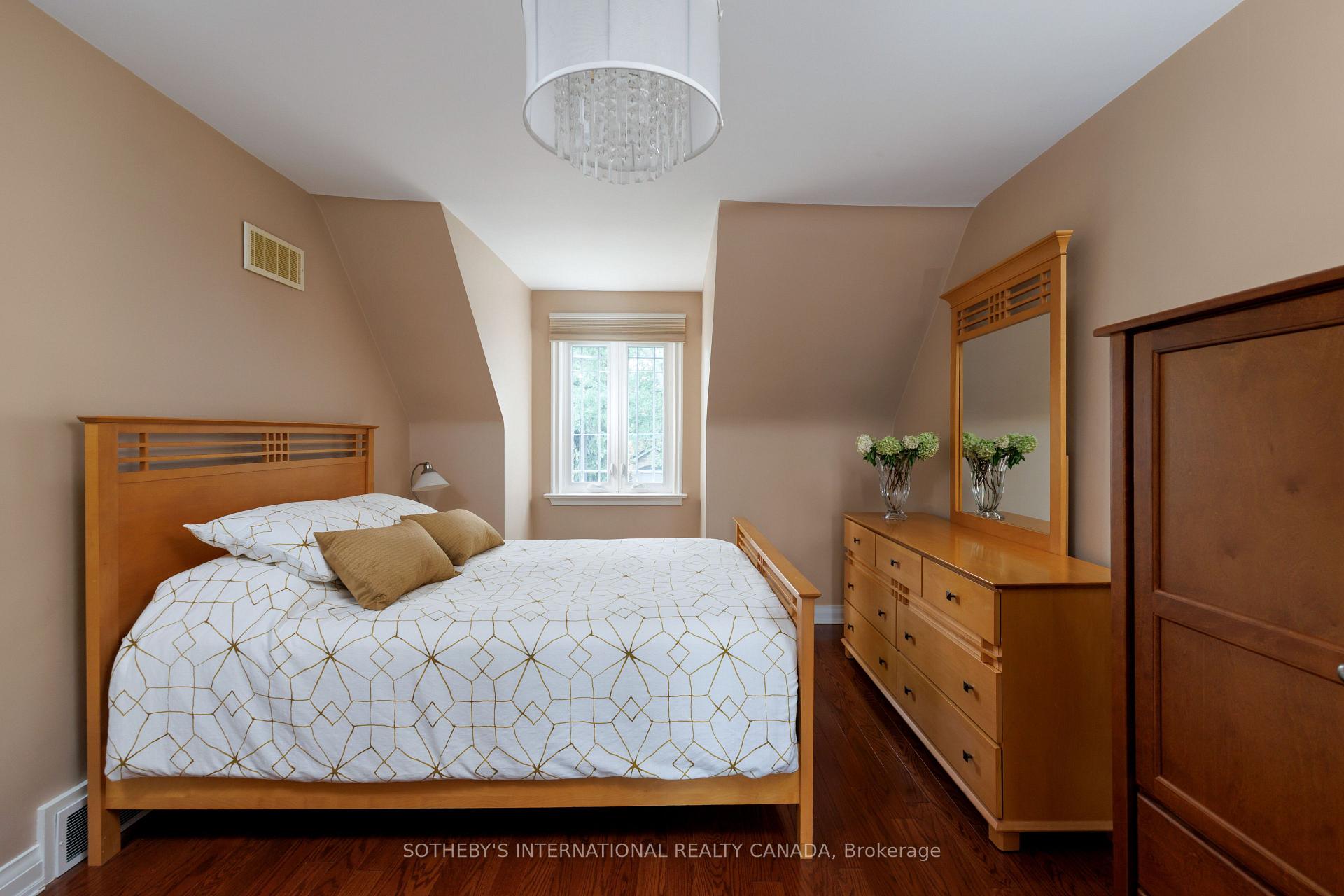 145 Brentwood Road N, Toronto