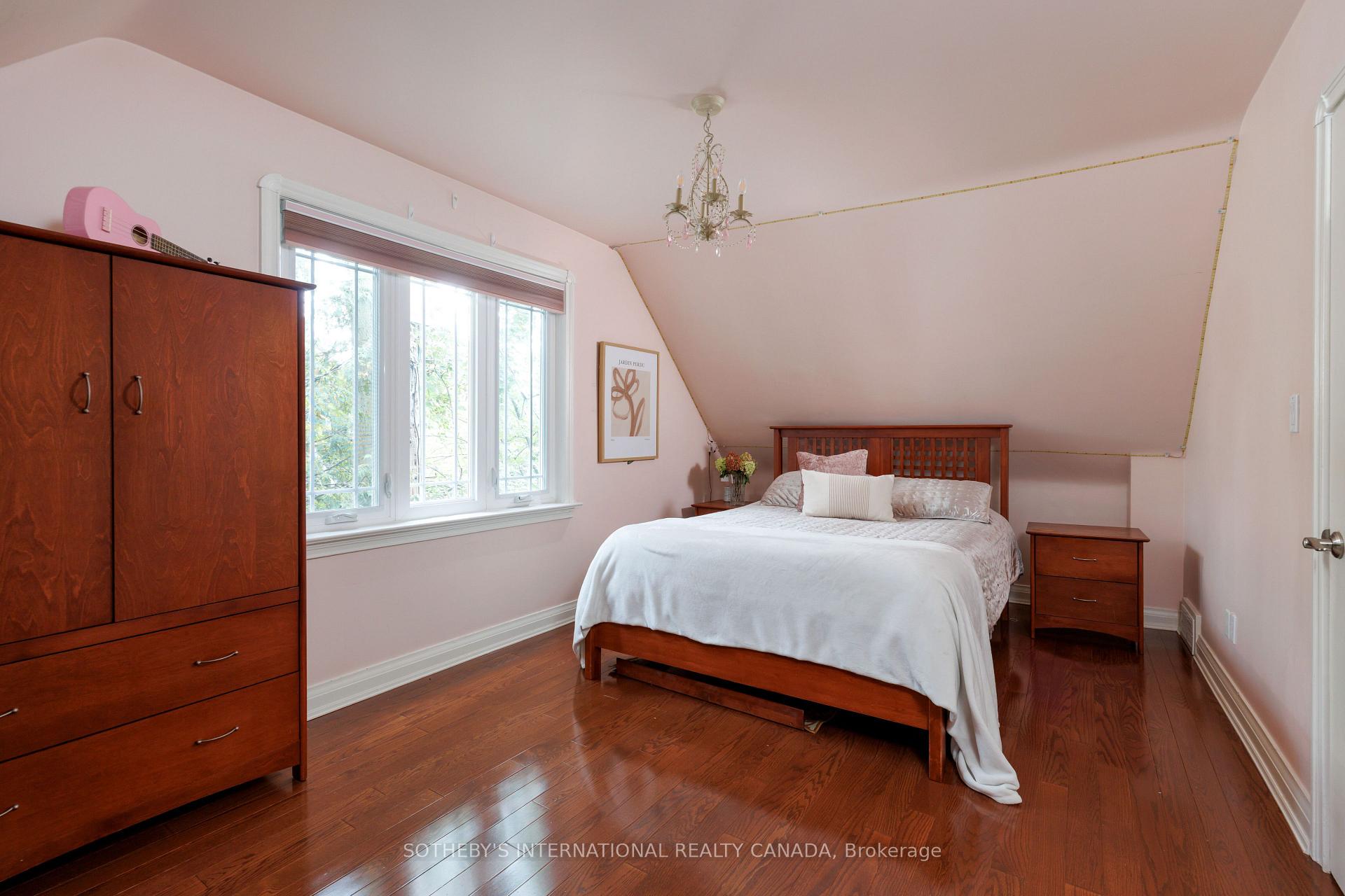 145 Brentwood Road N, Toronto