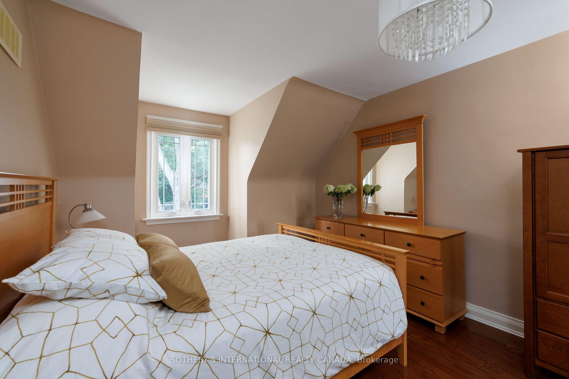 145 Brentwood Road N, Toronto