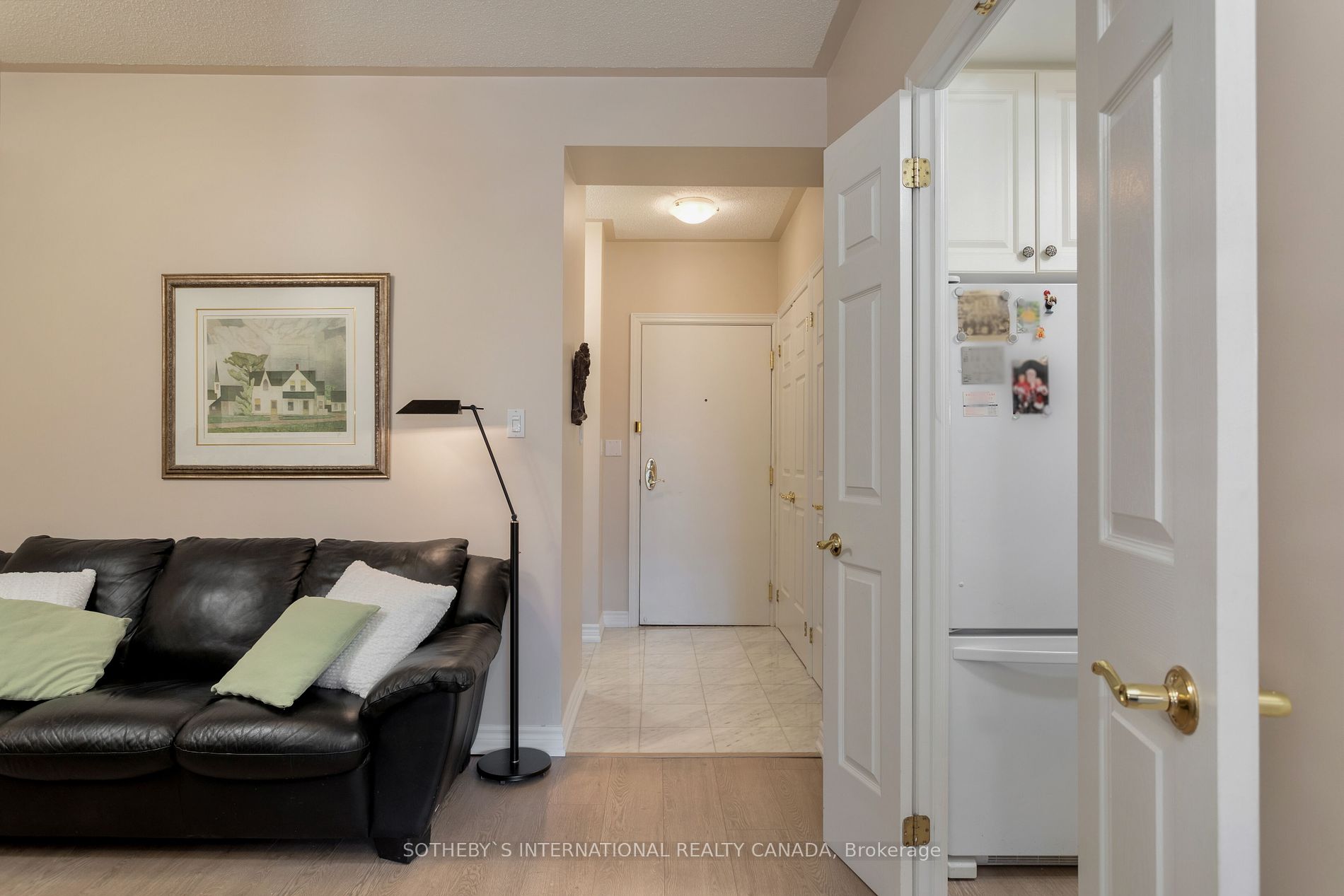 3085 Bloor St W Unit: 207