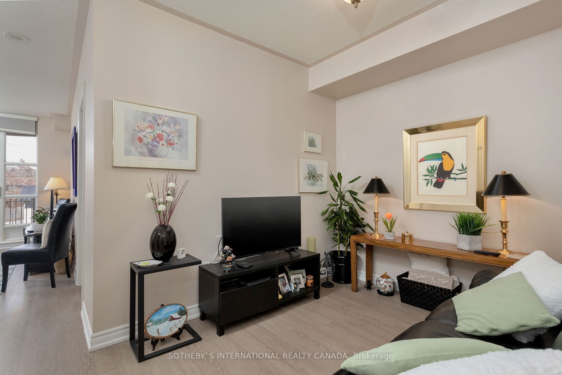 3085 Bloor St W Unit: 207