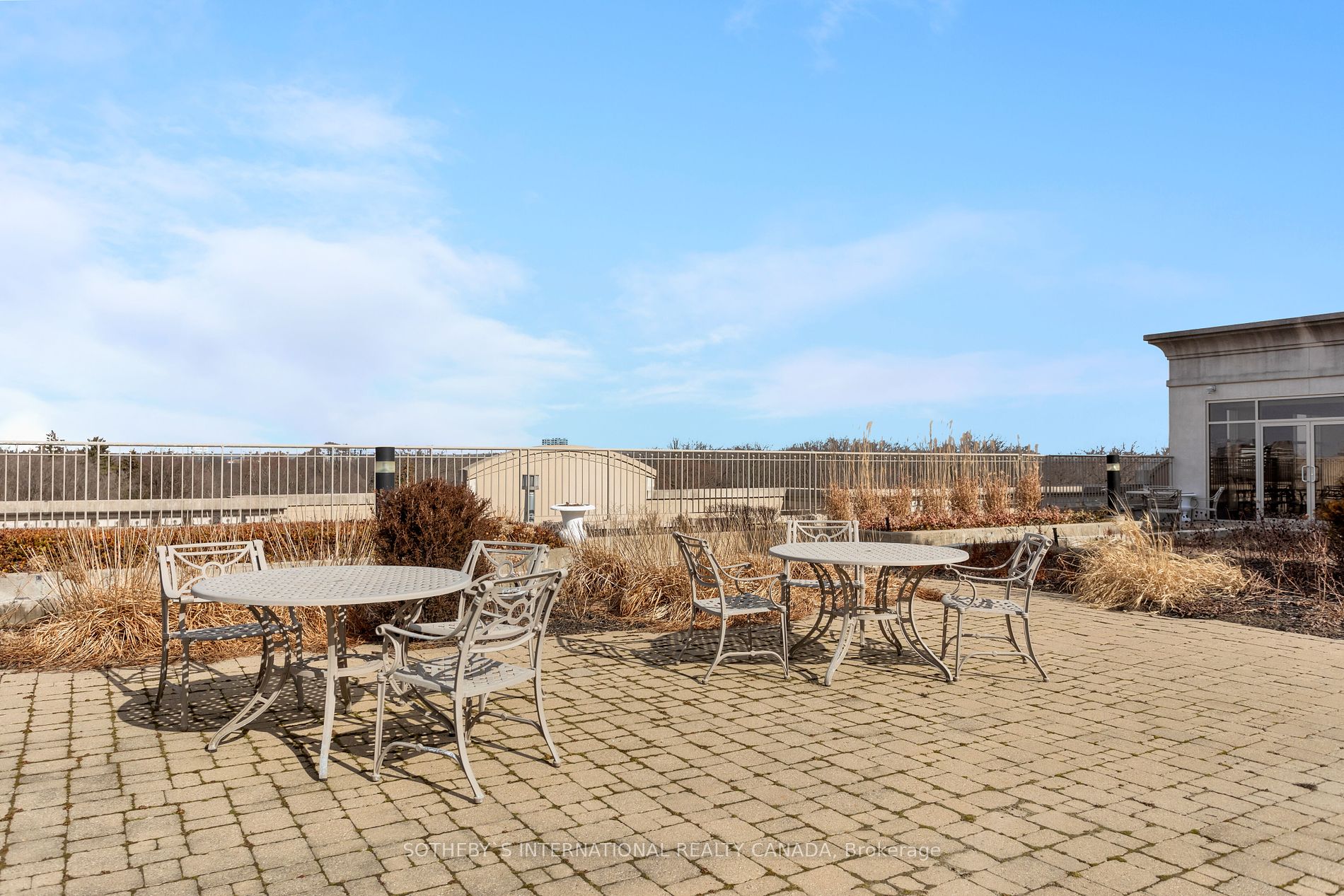 3085 Bloor St W Unit: 207