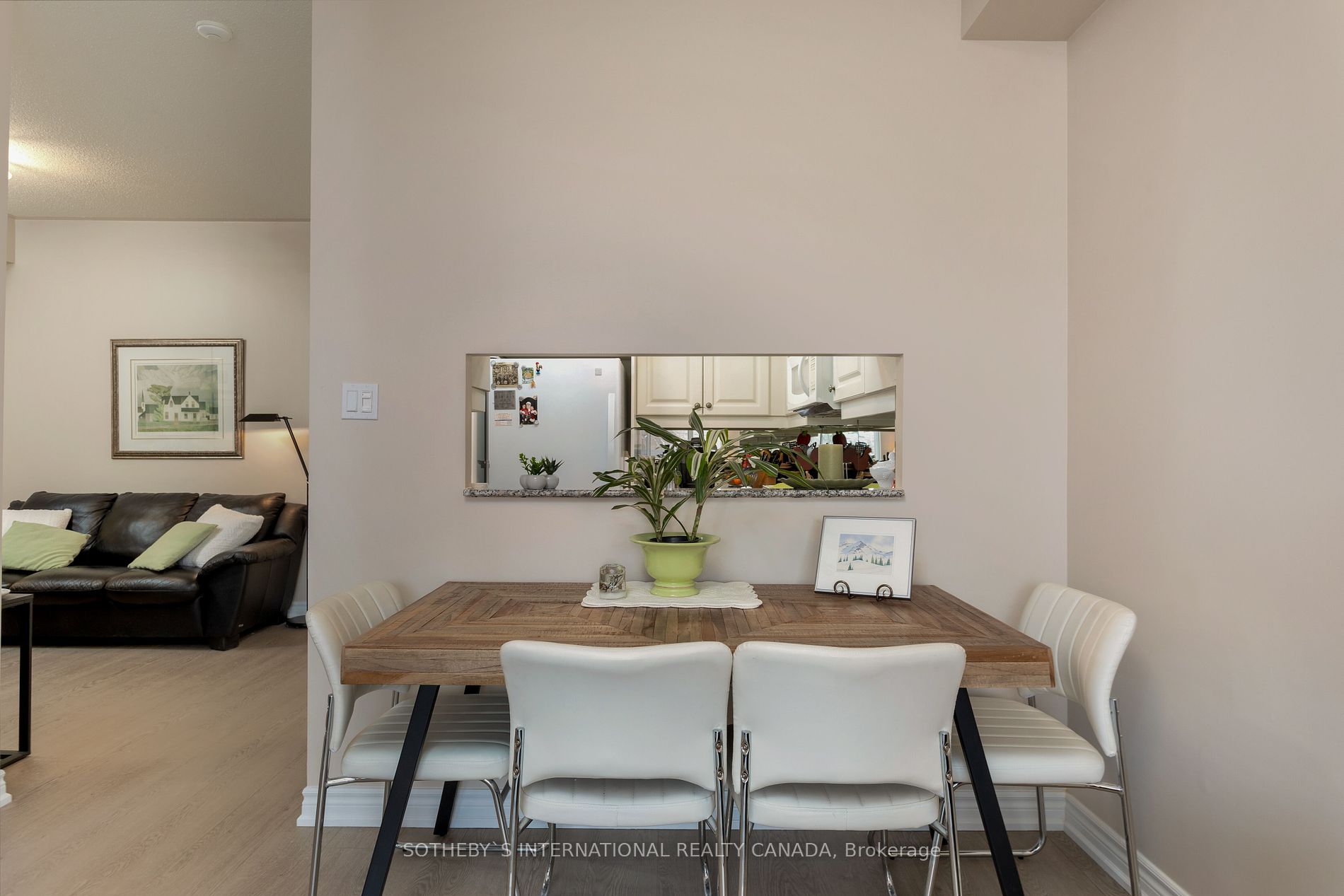 3085 Bloor St W Unit: 207