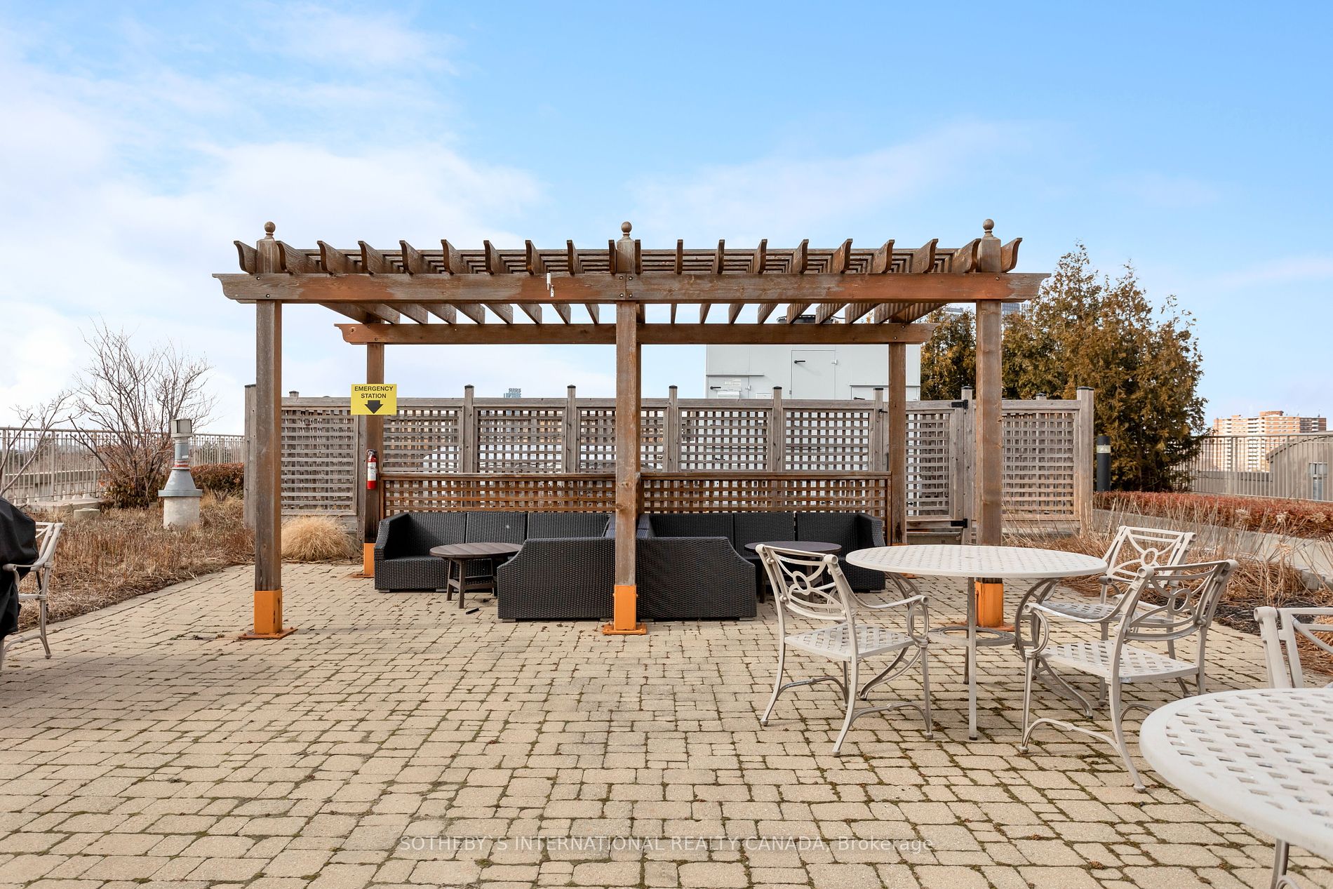3085 Bloor St W Unit: 207