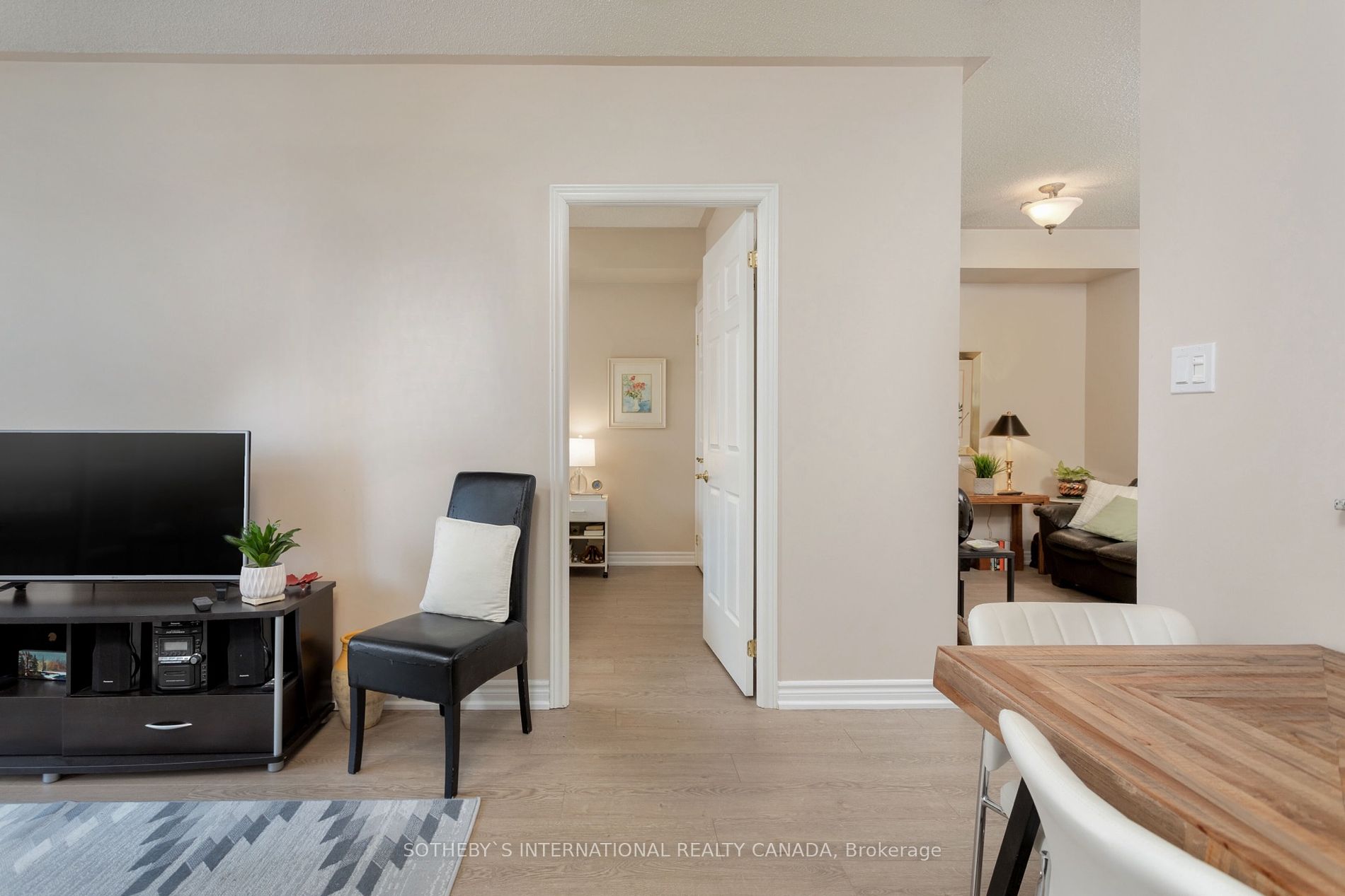 3085 Bloor St W Unit: 207