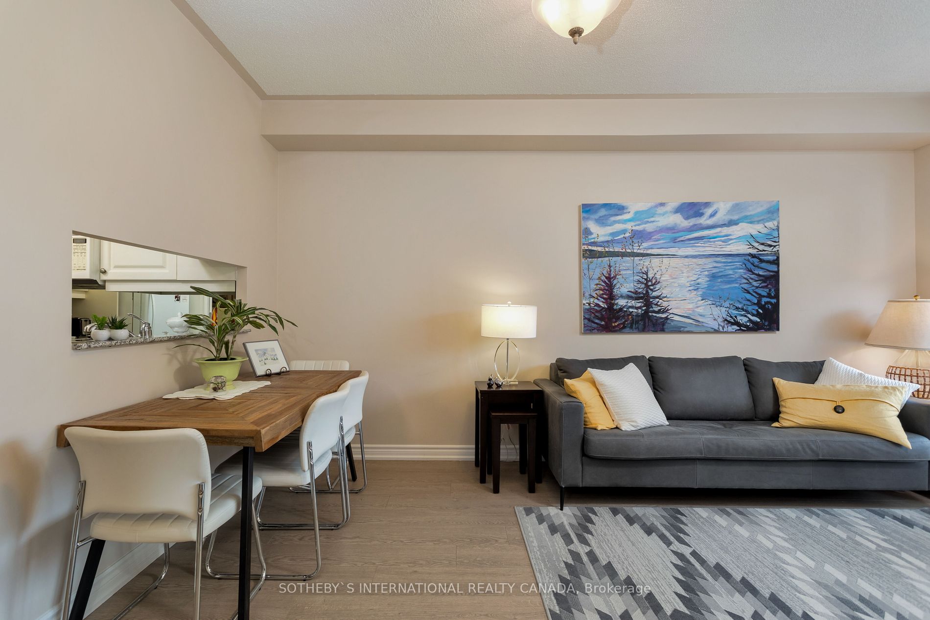 3085 Bloor St W Unit: 207