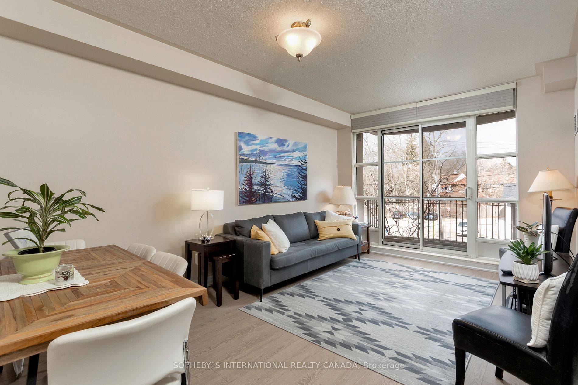 3085 Bloor St W Unit: 207