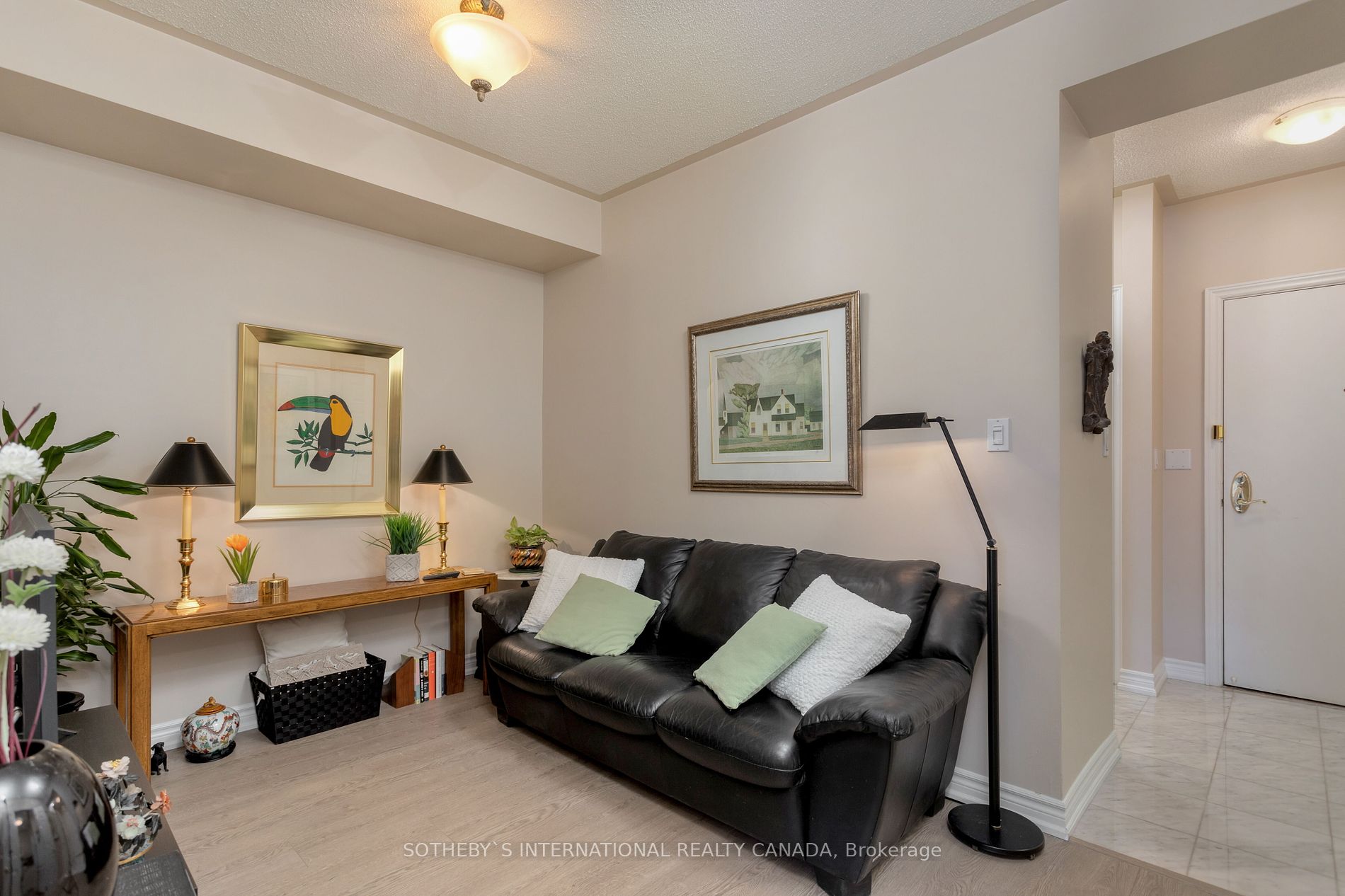 3085 Bloor St W Unit: 207