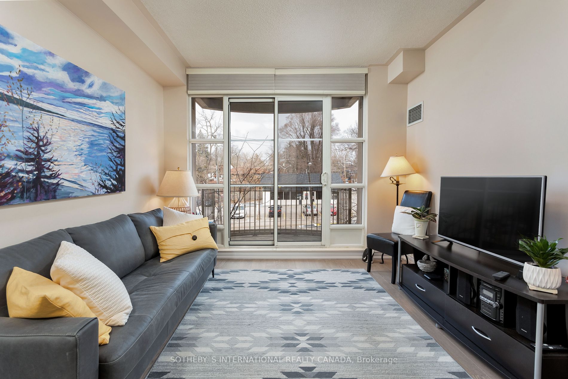 3085 Bloor St W Unit: 207