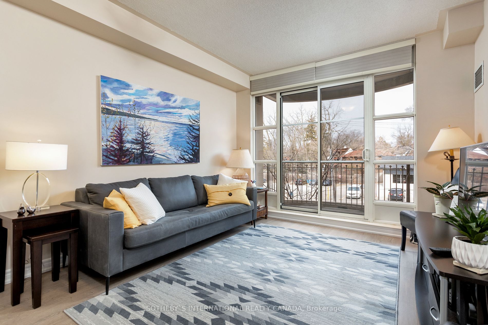 3085 Bloor St W Unit: 207