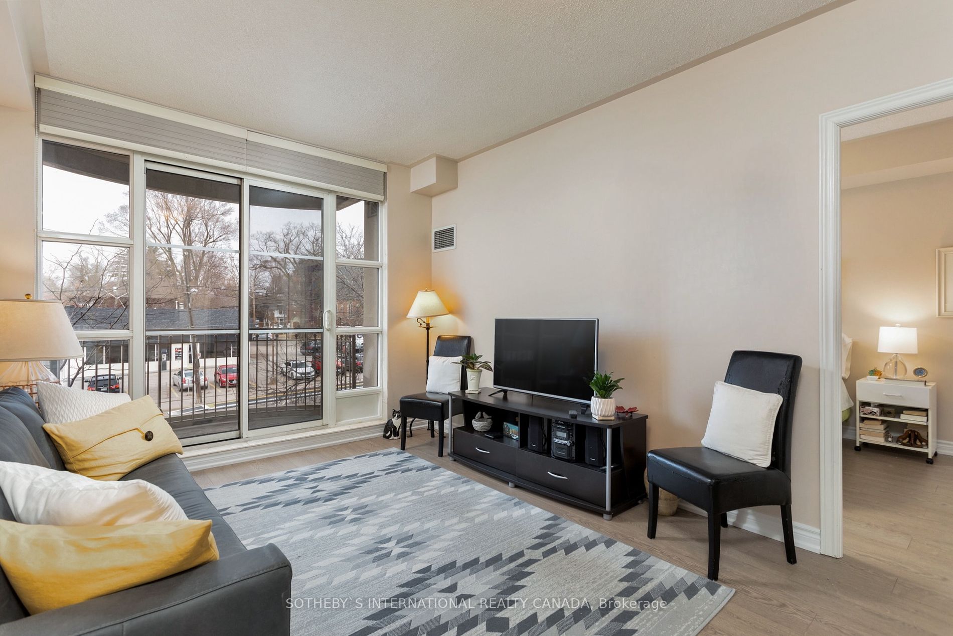 3085 Bloor St W Unit: 207