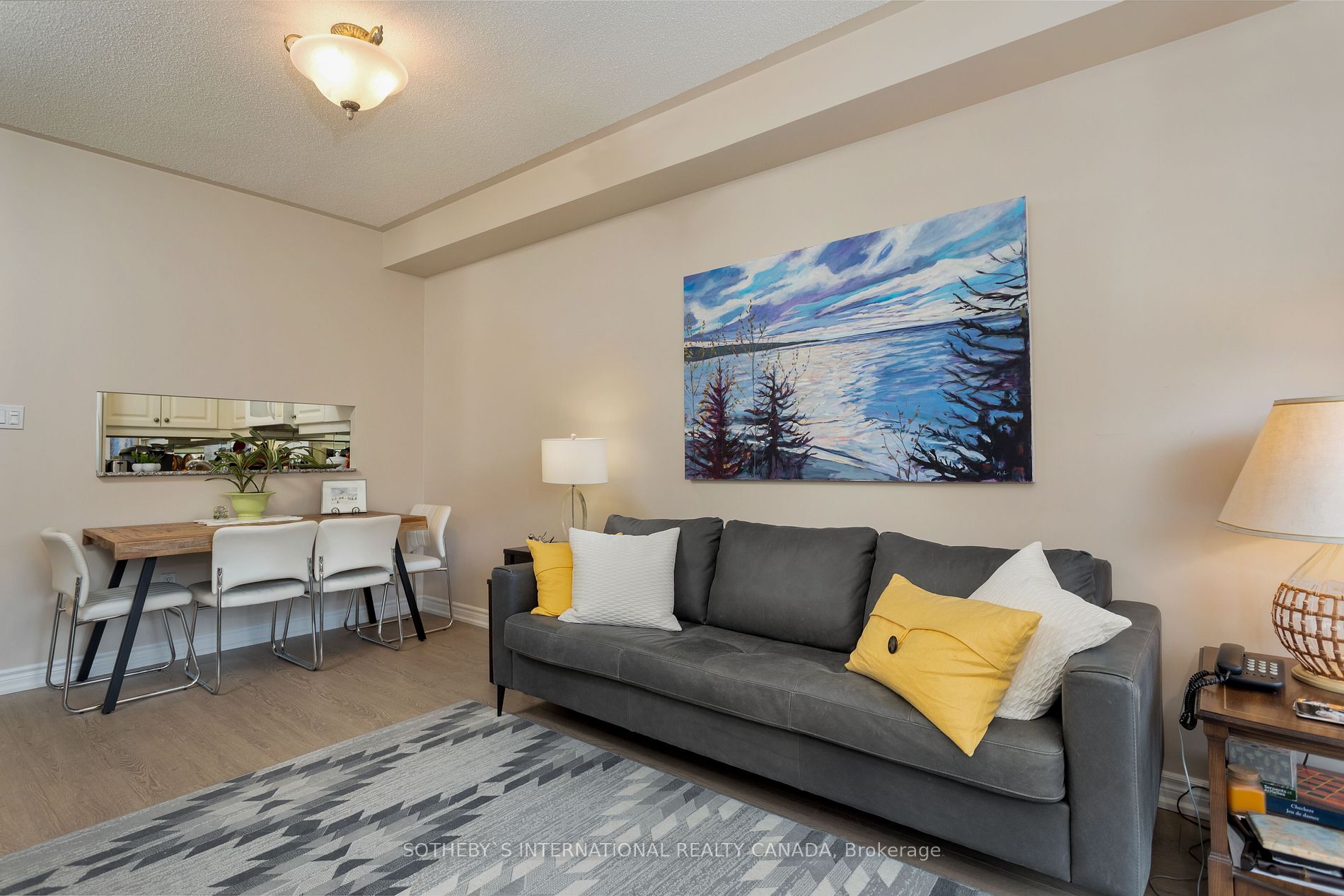 3085 Bloor St W Unit: 207