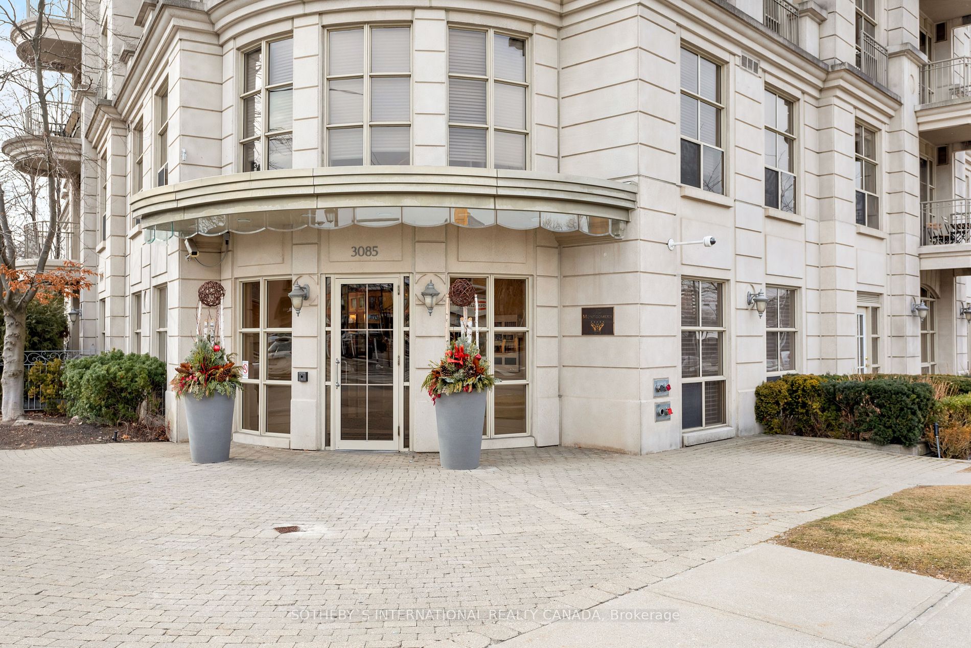 3085 Bloor St W Unit: 207