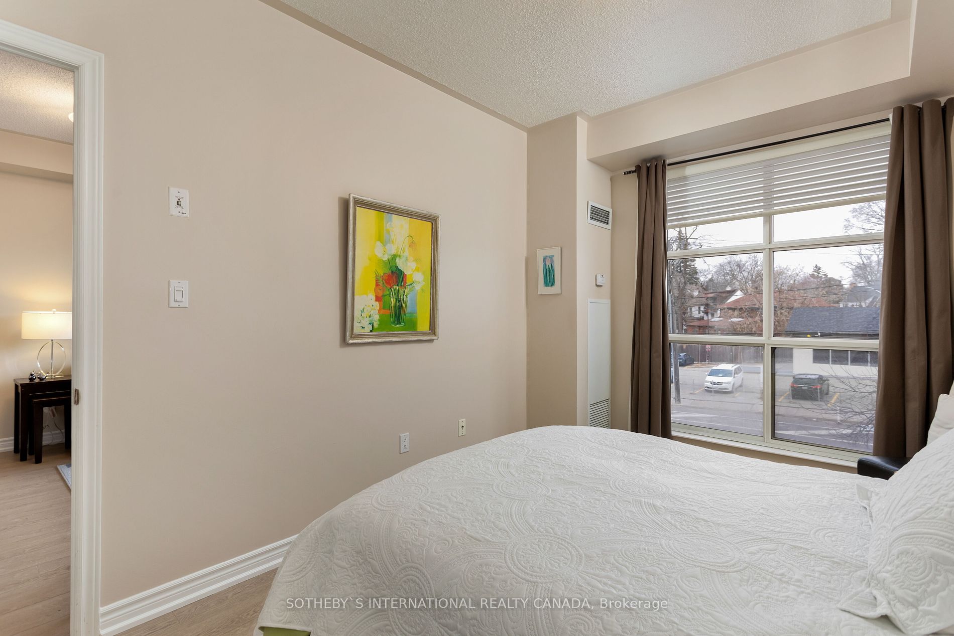3085 Bloor St W Unit: 207