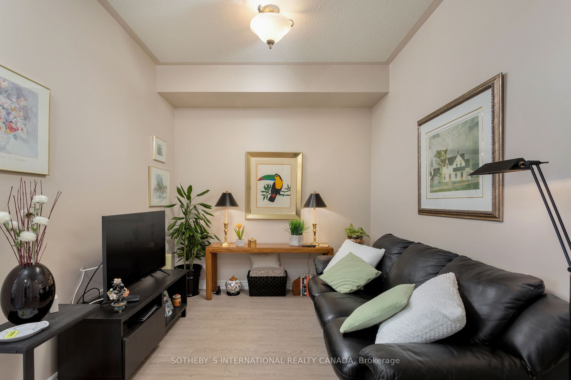 3085 Bloor St W Unit: 207