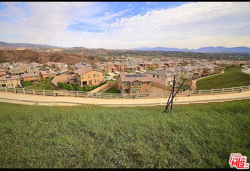 28942 N West Hills Drive