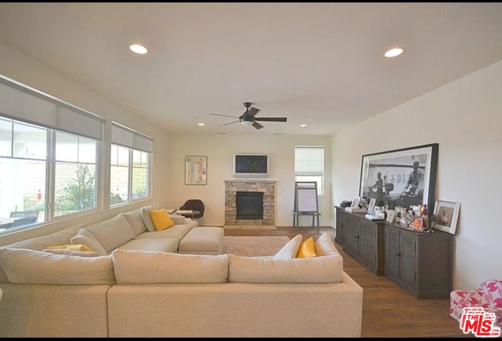 28942 N West Hills Drive