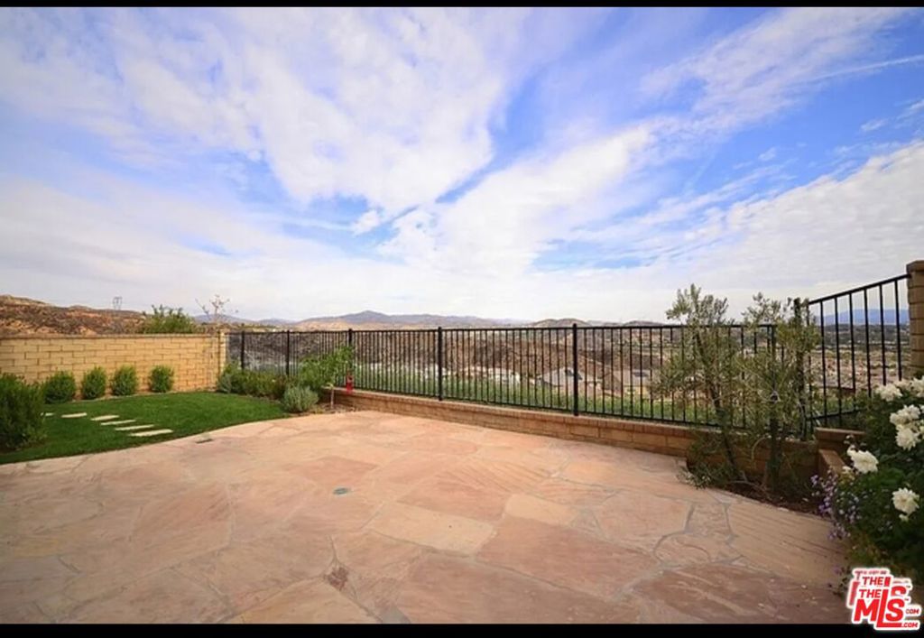 28942 N West Hills Drive