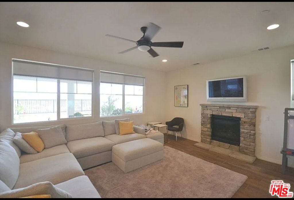 28942 N West Hills Drive