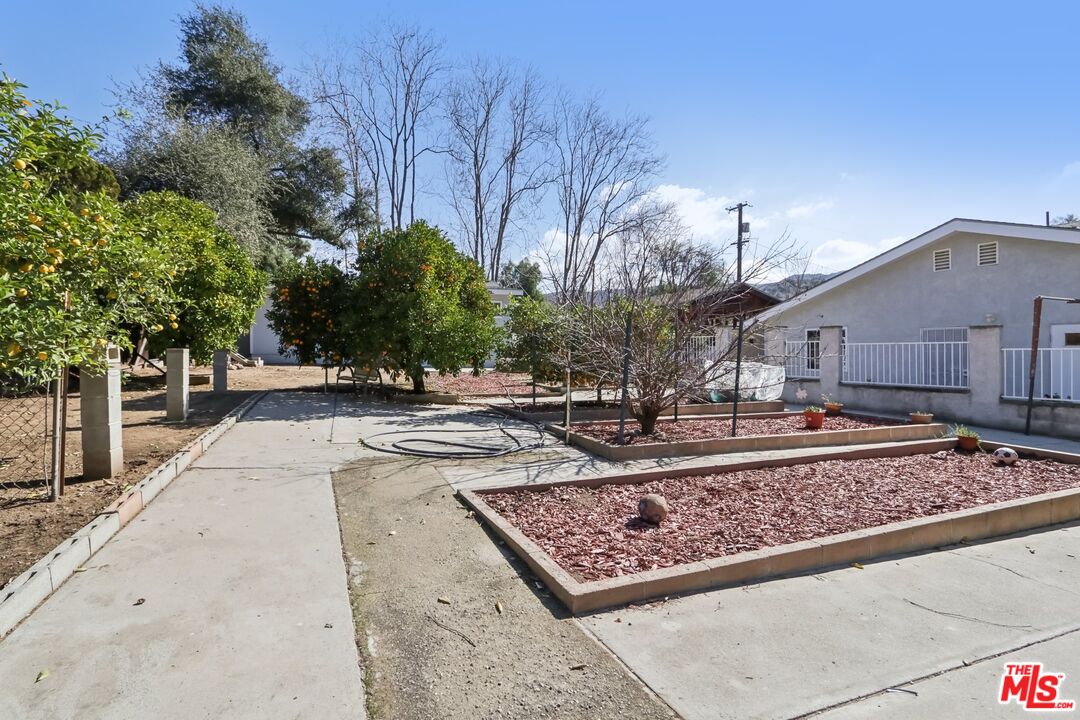 10055 La Tuna Canyon Rd
