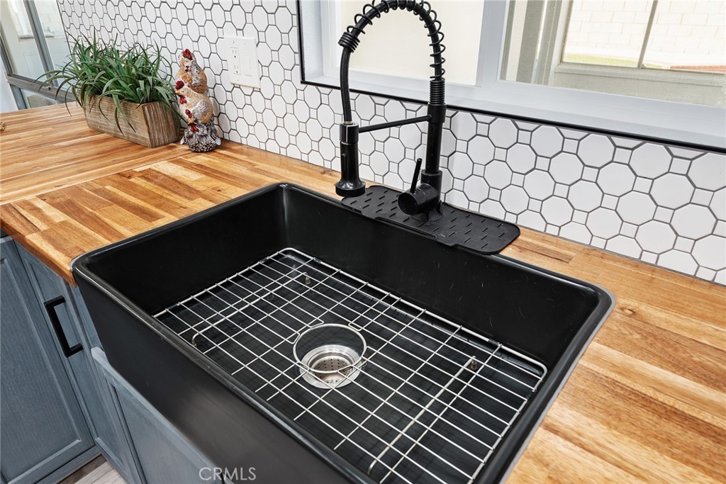 29123 Gladiolus Drive