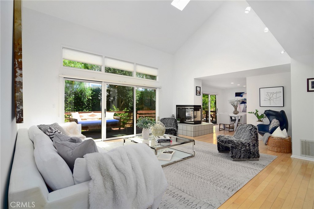 828 Wonder View Drive